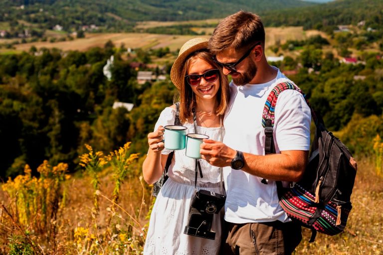 Romantyczne Podróże Poza Sezonem: Gdzie Znaleźć Spokój i Intymność?